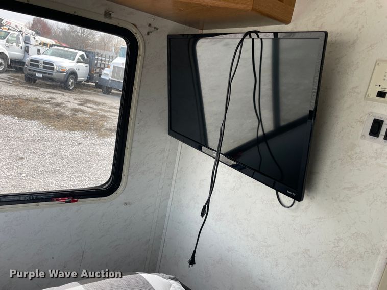 image for item IX9719 1999 Ford Hurricane  RV