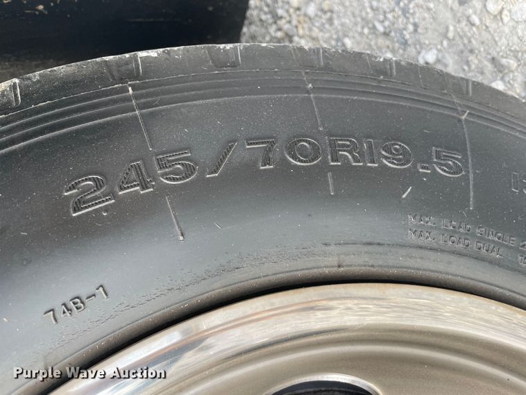 image for item IX9719 1999 Ford Hurricane  RV