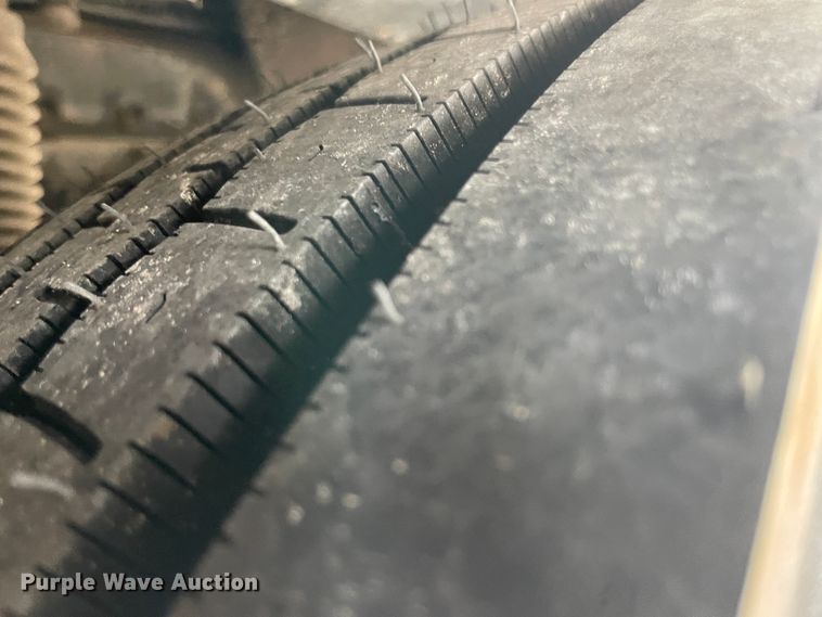 image for item IX9719 1999 Ford Hurricane  RV