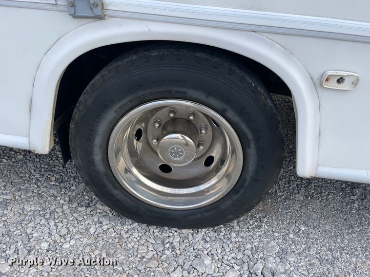 image for item IX9719 1999 Ford Hurricane  RV