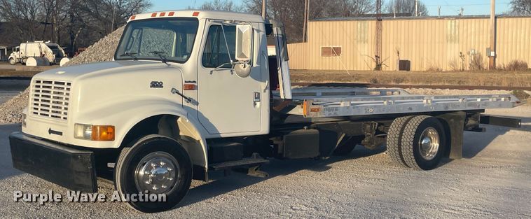 image for item IX9732 1998 International 4700  rollback truck