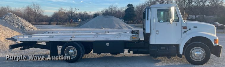 image for item IX9732 1998 International 4700  rollback truck