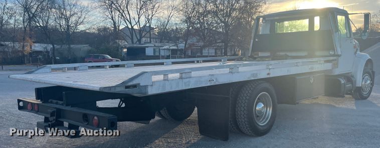 image for item IX9732 1998 International 4700  rollback truck