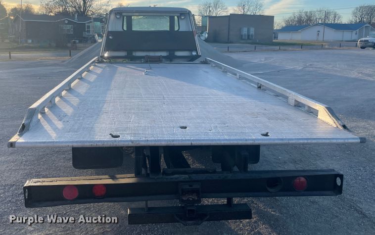 image for item IX9732 1998 International 4700  rollback truck