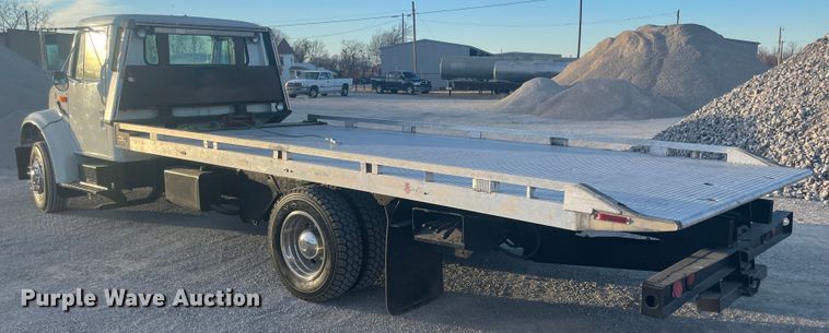 image for item IX9732 1998 International 4700  rollback truck