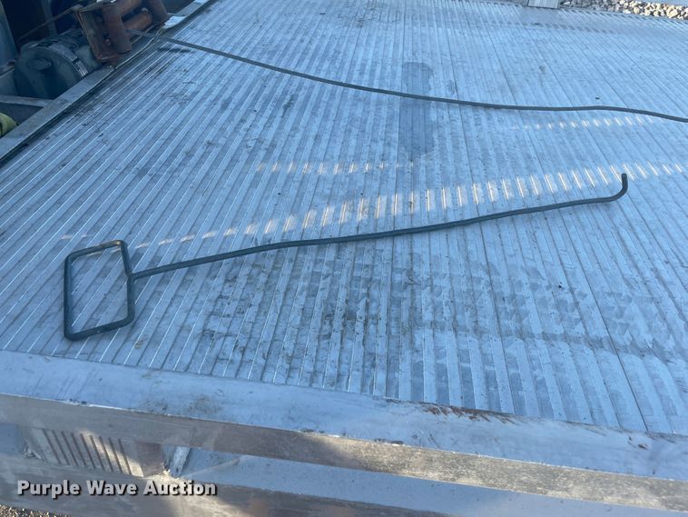 image for item IX9732 1998 International 4700  rollback truck