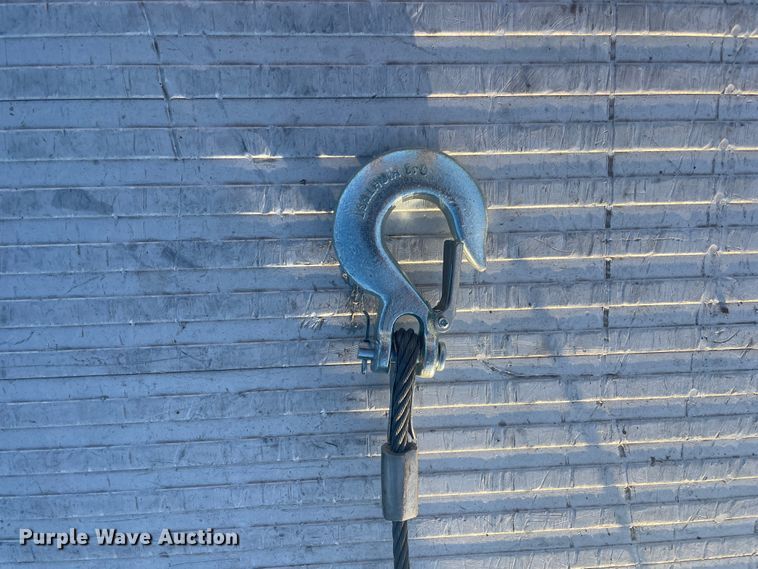 image for item IX9732 1998 International 4700  rollback truck