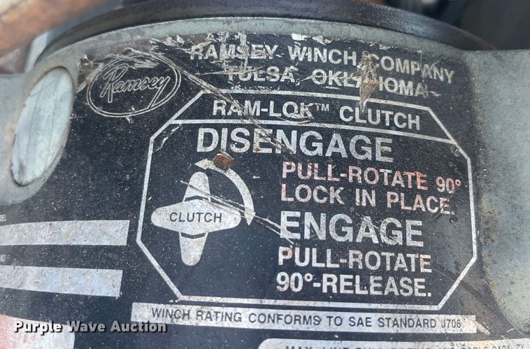 image for item IX9732 1998 International 4700  rollback truck