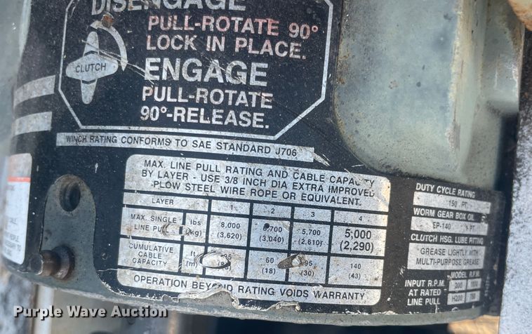 image for item IX9732 1998 International 4700  rollback truck