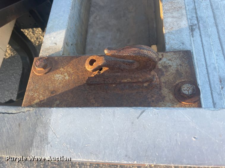 image for item IX9732 1998 International 4700  rollback truck