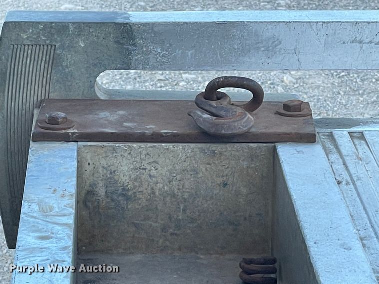 image for item IX9732 1998 International 4700  rollback truck