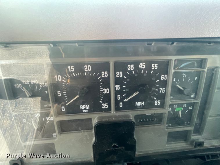 image for item IX9732 1998 International 4700  rollback truck