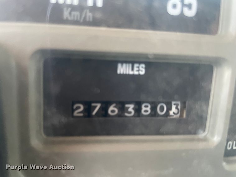 image for item IX9732 1998 International 4700  rollback truck