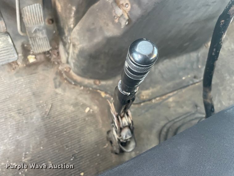 image for item IX9732 1998 International 4700  rollback truck