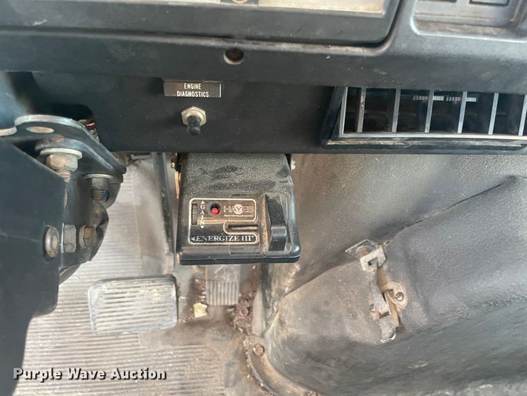 image for item IX9732 1998 International 4700  rollback truck