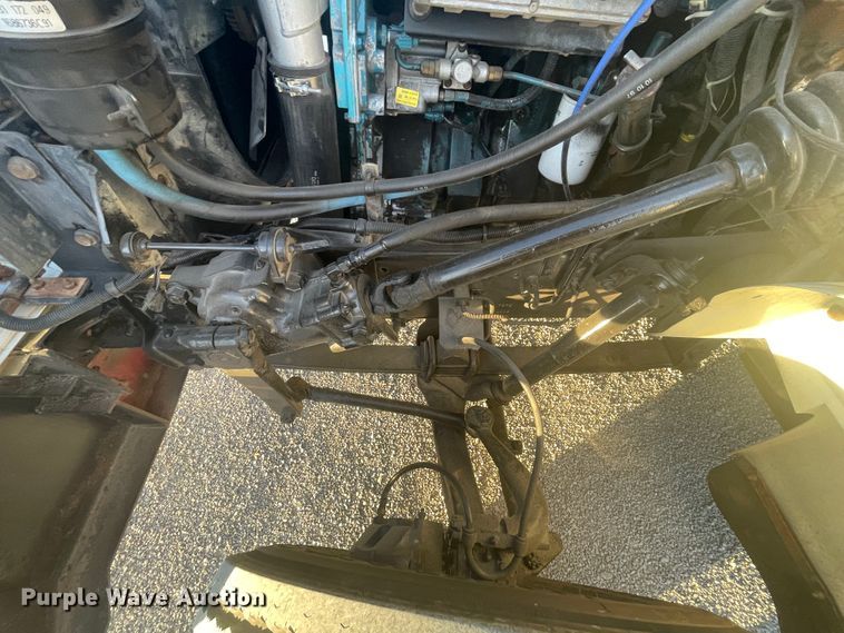 image for item IX9732 1998 International 4700  rollback truck