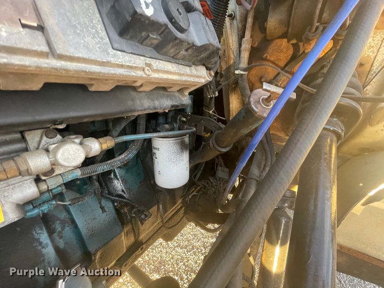 image for item IX9732 1998 International 4700  rollback truck