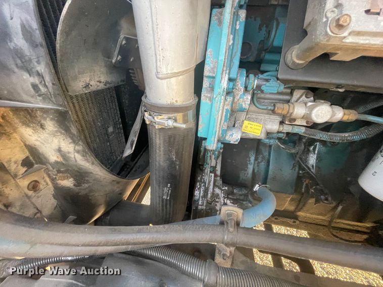 image for item IX9732 1998 International 4700  rollback truck