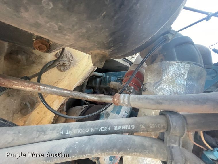 image for item IX9732 1998 International 4700  rollback truck