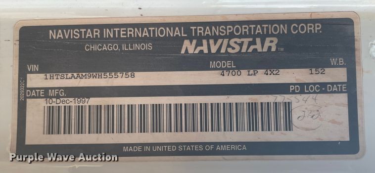 image for item IX9732 1998 International 4700  rollback truck