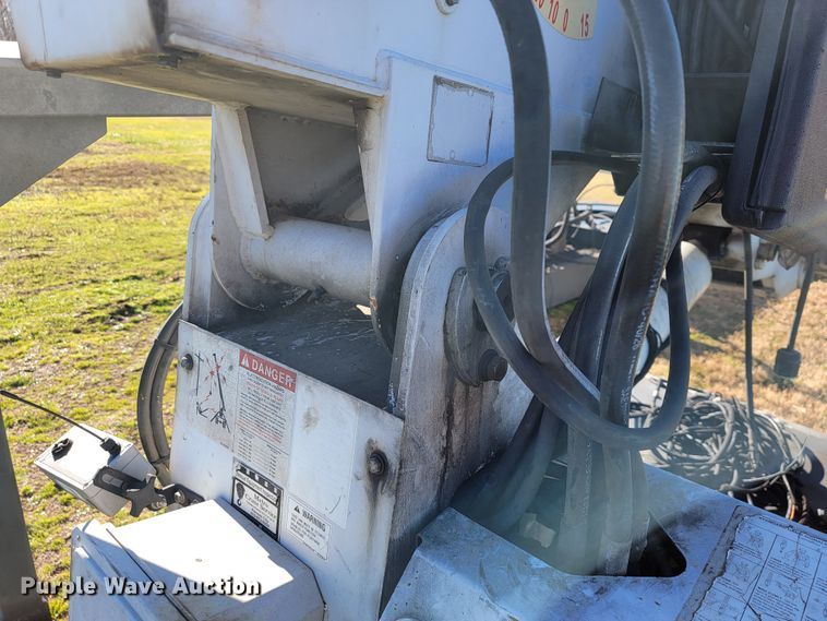 image for item JE9159 Manitex Sky Crane SC62  bucket lift