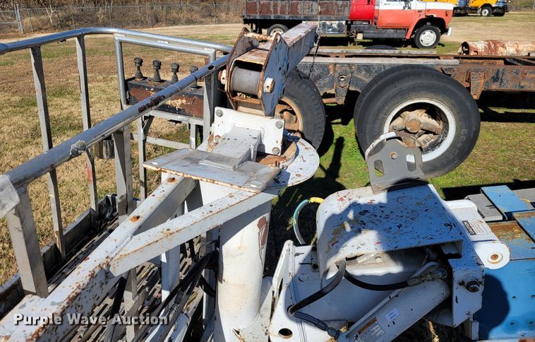 image for item JE9159 Manitex Sky Crane SC62  bucket lift