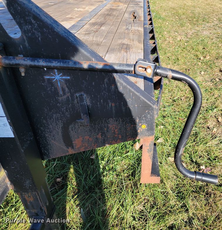 image for item JE9180 2016 Starlite  equipment trailer