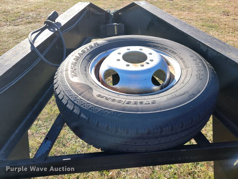 image for item JE9180 2016 Starlite  equipment trailer