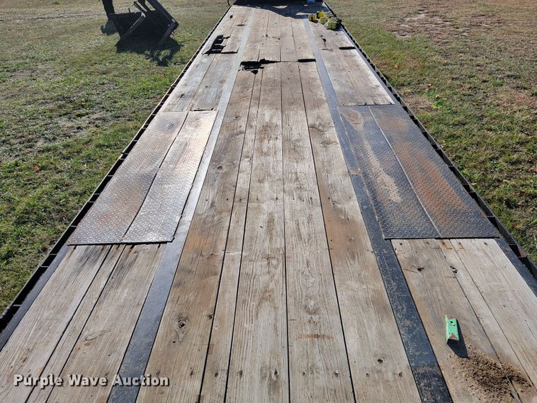 image for item JE9180 2016 Starlite  equipment trailer