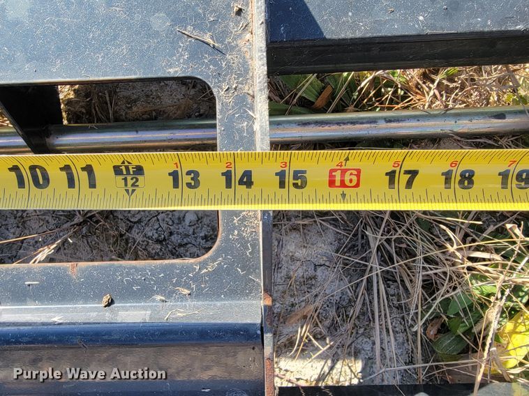 image for item JE9247 Fork carriage