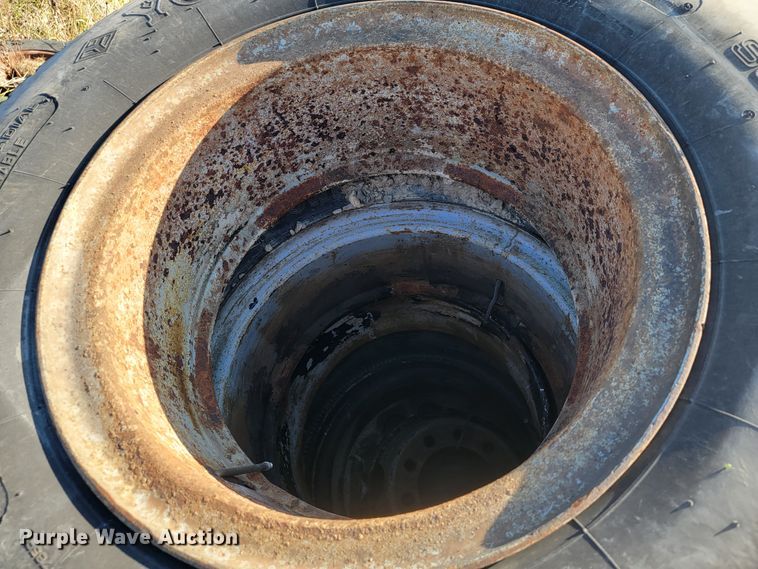 image for item JE9249 Approximately 19 tires