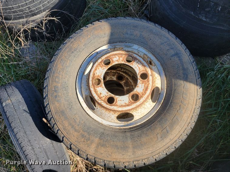 image for item JE9249 Approximately 19 tires