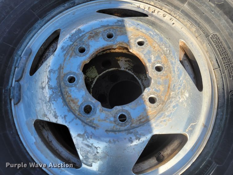 image for item JE9249 Approximately 19 tires