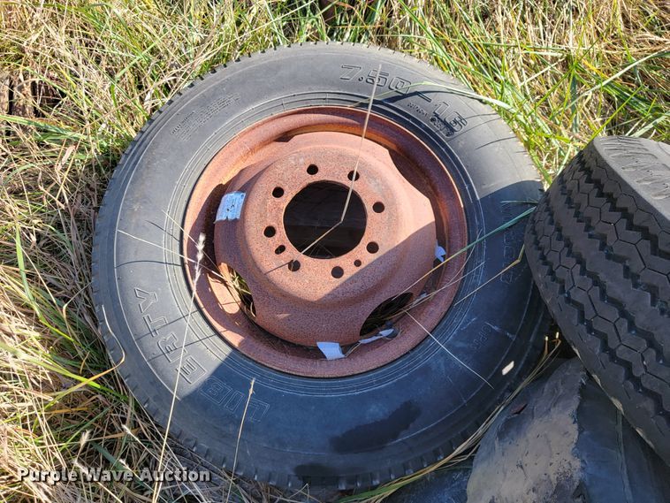 image for item JE9249 Approximately 19 tires