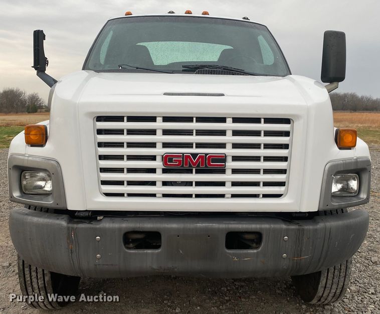 image for item JN9115 2006 GMC C7500  truck cab and chassis