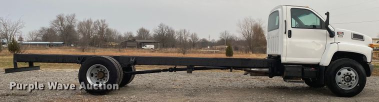 image for item JN9115 2006 GMC C7500  truck cab and chassis