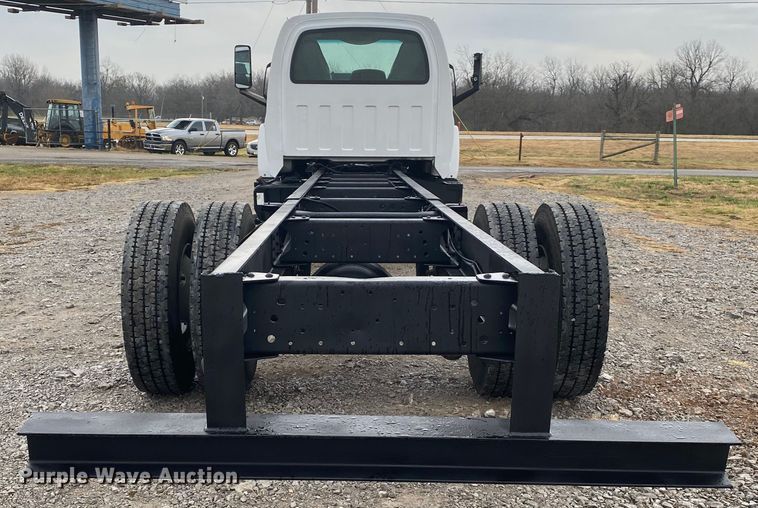 image for item JN9115 2006 GMC C7500  truck cab and chassis