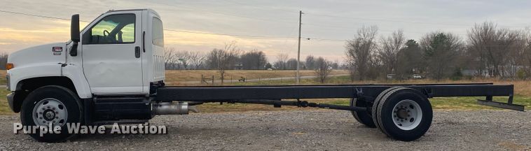 image for item JN9115 2006 GMC C7500  truck cab and chassis