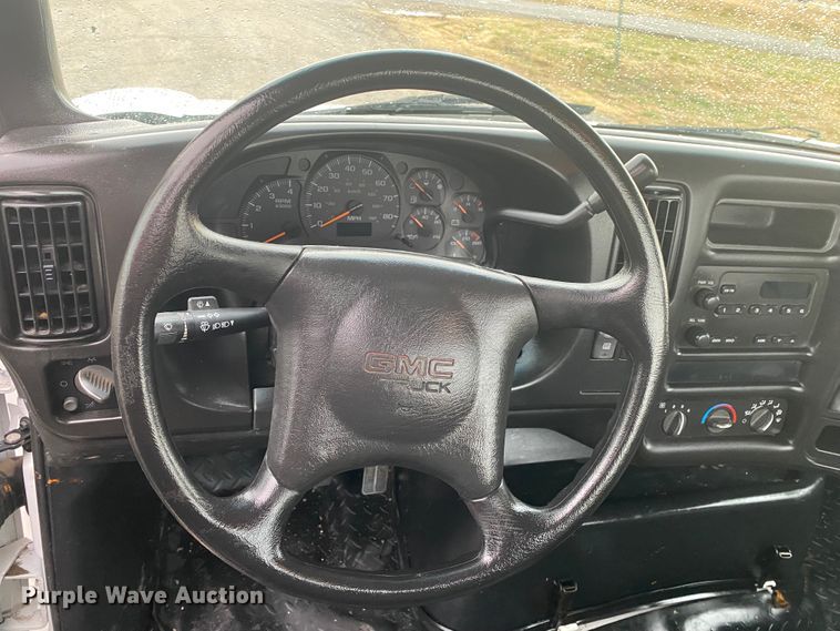 image for item JN9115 2006 GMC C7500  truck cab and chassis