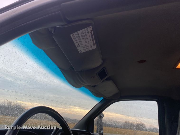 image for item JN9115 2006 GMC C7500  truck cab and chassis