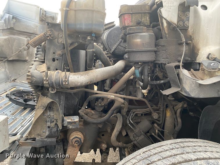 image for item JN9115 2006 GMC C7500  truck cab and chassis