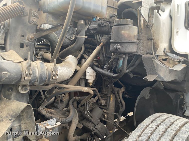 image for item JN9115 2006 GMC C7500  truck cab and chassis