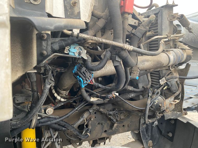 image for item JN9115 2006 GMC C7500  truck cab and chassis