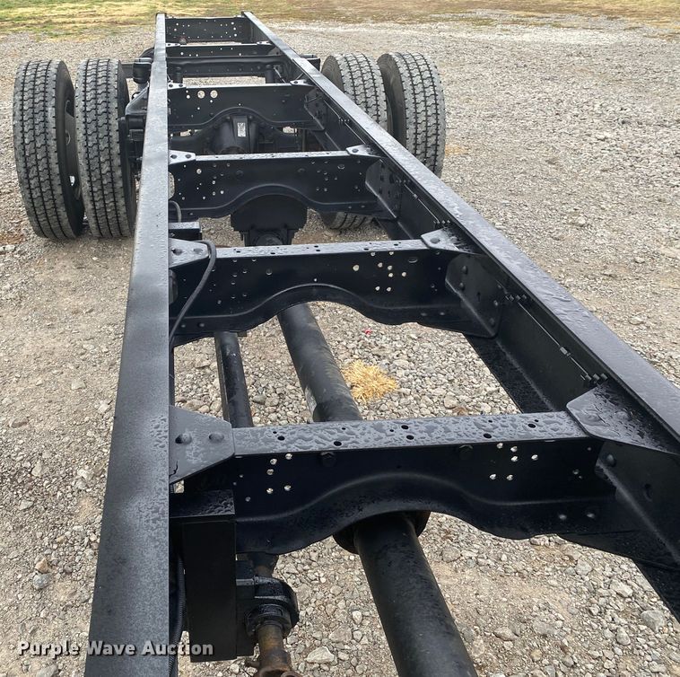 image for item JN9115 2006 GMC C7500  truck cab and chassis