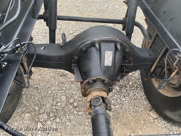 image for item JN9115 2006 GMC C7500  truck cab and chassis