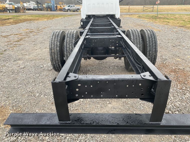 image for item JN9115 2006 GMC C7500  truck cab and chassis