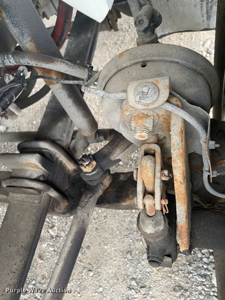 image for item JN9115 2006 GMC C7500  truck cab and chassis