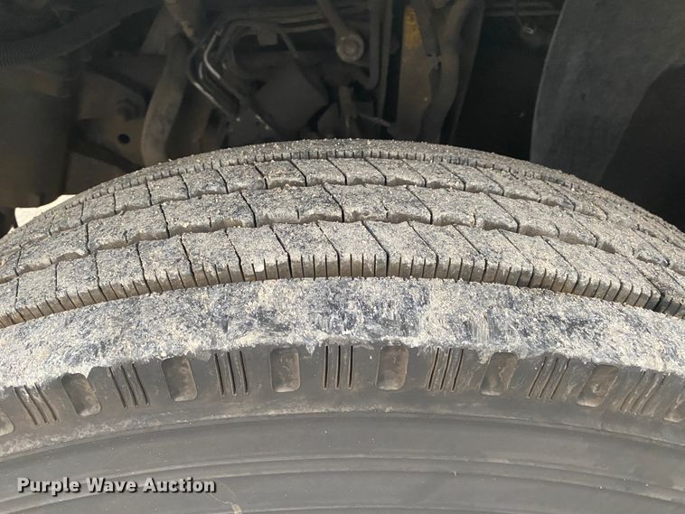 image for item JN9115 2006 GMC C7500  truck cab and chassis