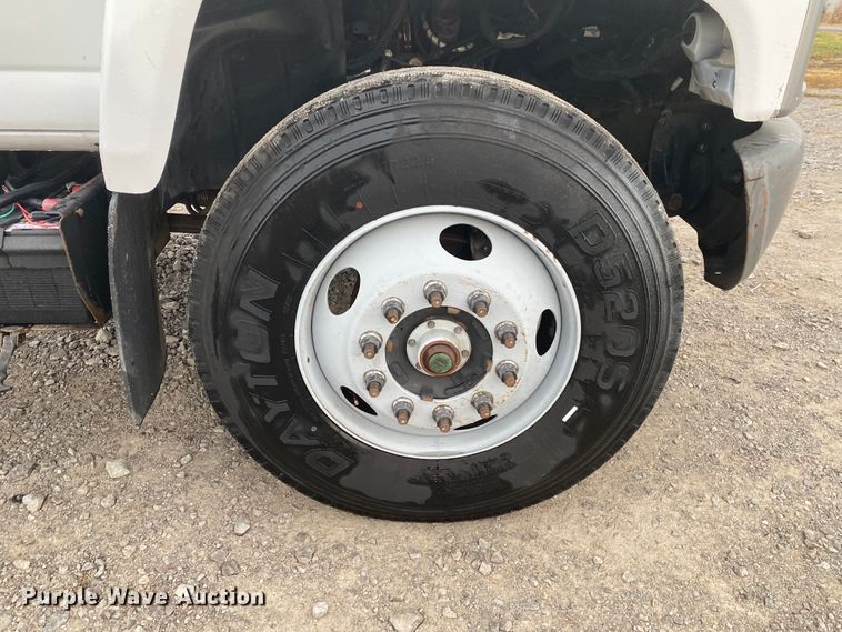 image for item JN9115 2006 GMC C7500  truck cab and chassis