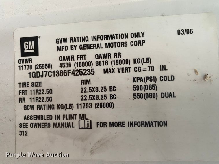 image for item JN9115 2006 GMC C7500  truck cab and chassis